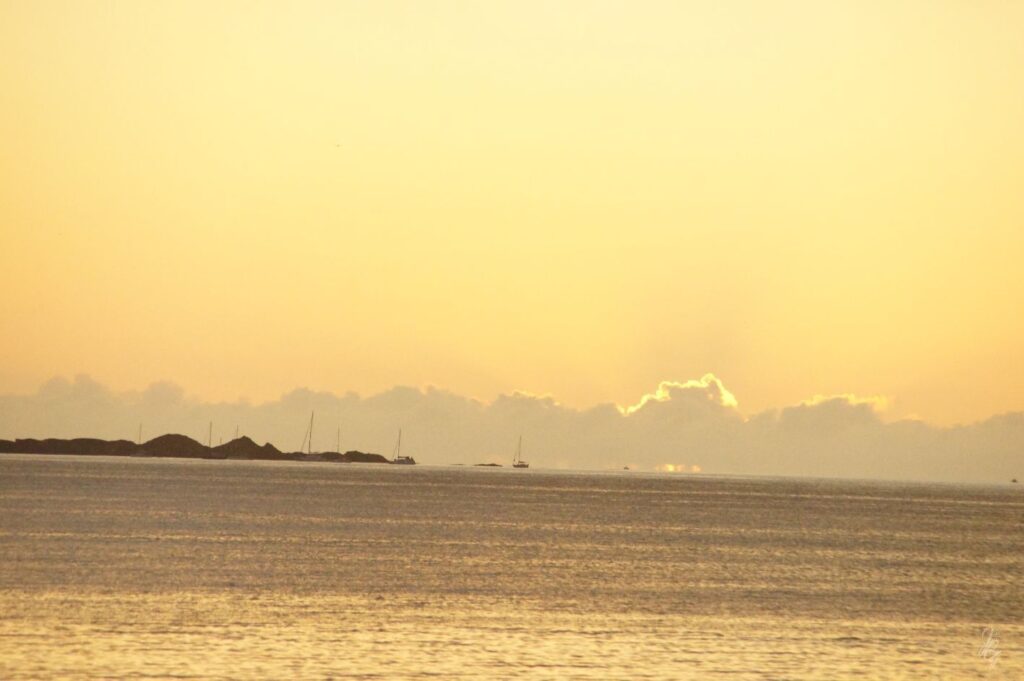 Sunrise at Waikiki Beach in front of the Billabong Surfcamp in Fuerteventura