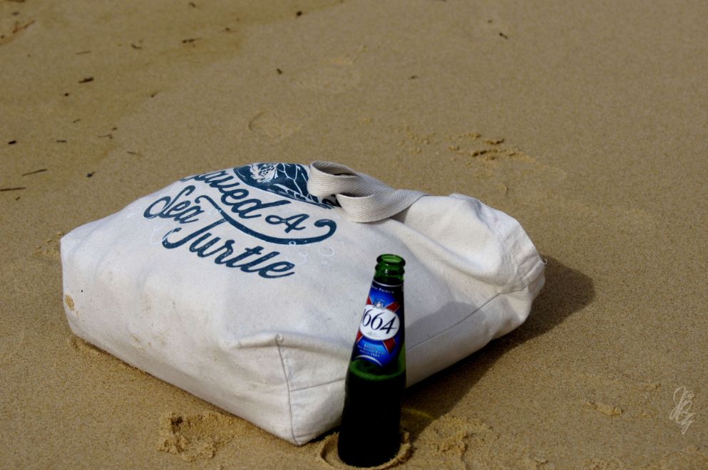 Charlie's bag and beer at the beach Le Penon