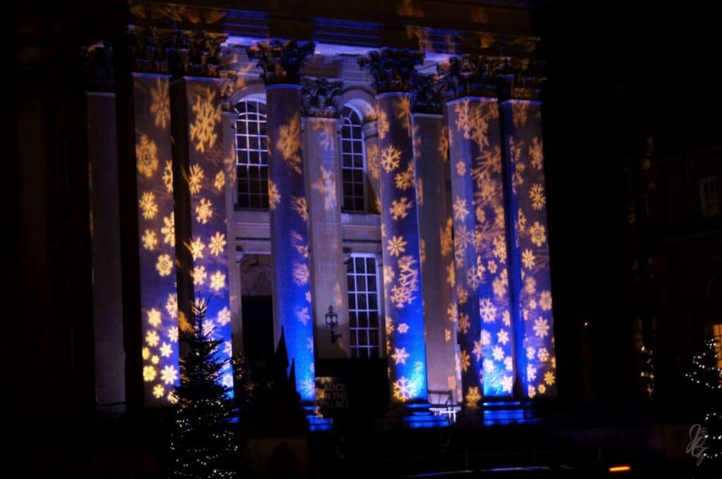 entrance to the palace with snowflakes of light