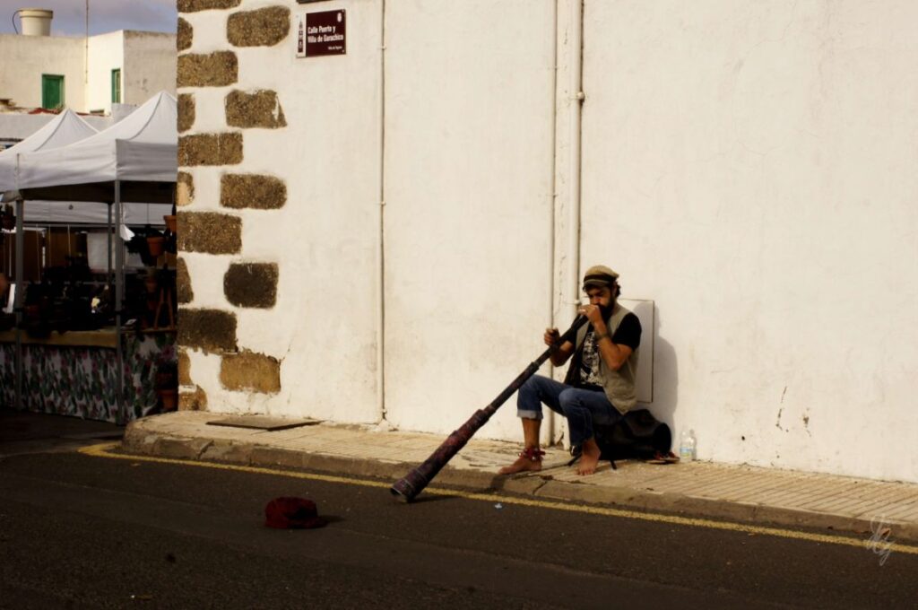 Musician at the market in Teguise