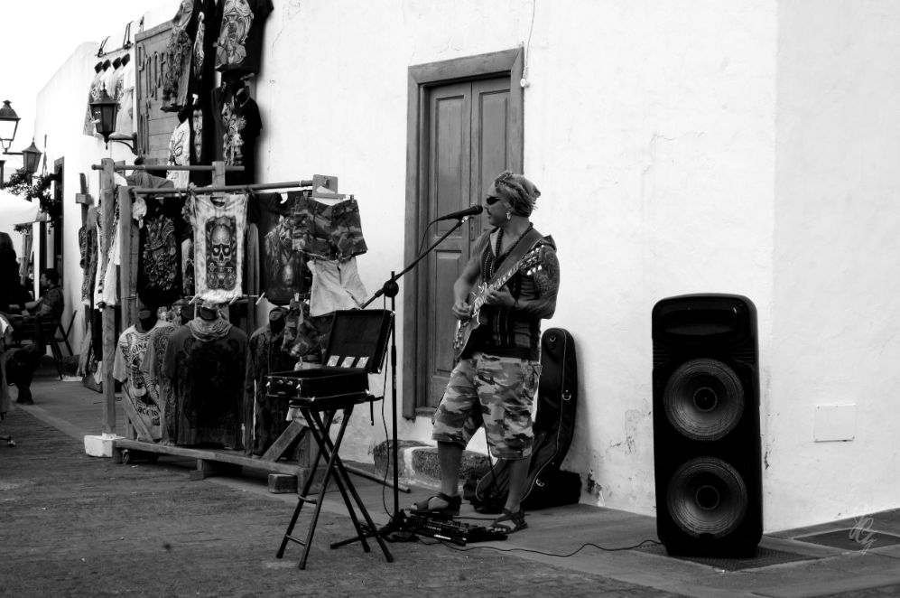 Musician at the market in Teguise