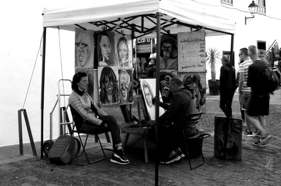 Caricaturist at the market in Teguise