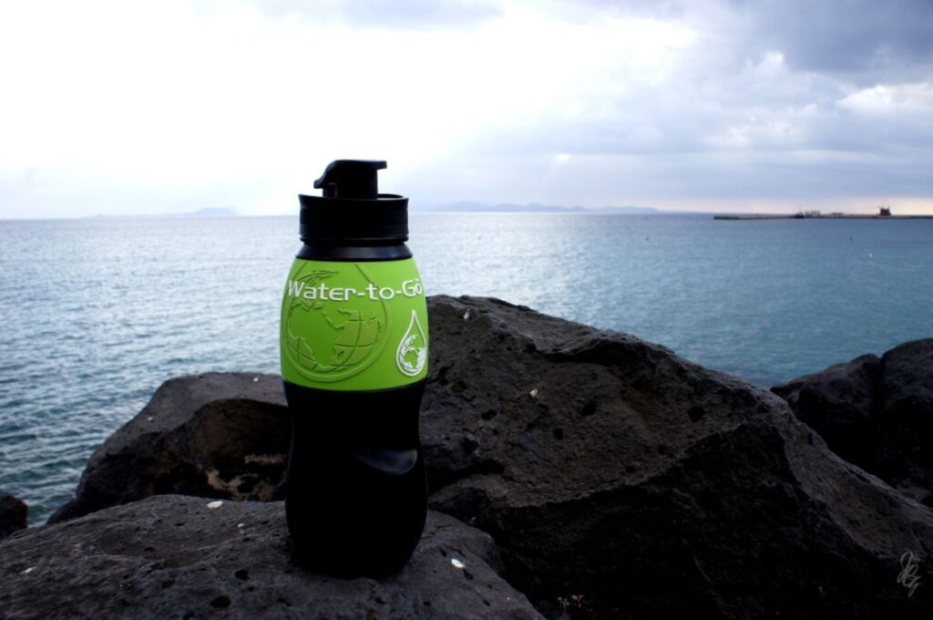 Water-to-go -Flasche am Meer
