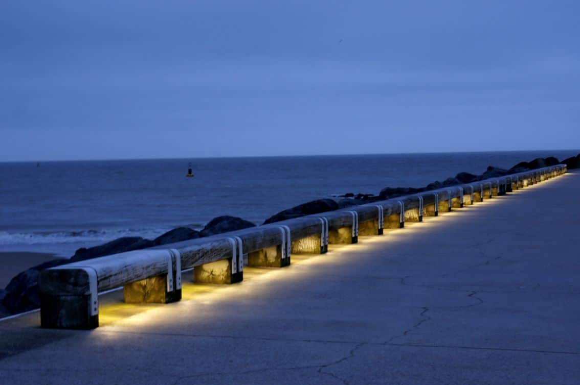 Beginning of the walk at the groyne in Ostend in the evening
