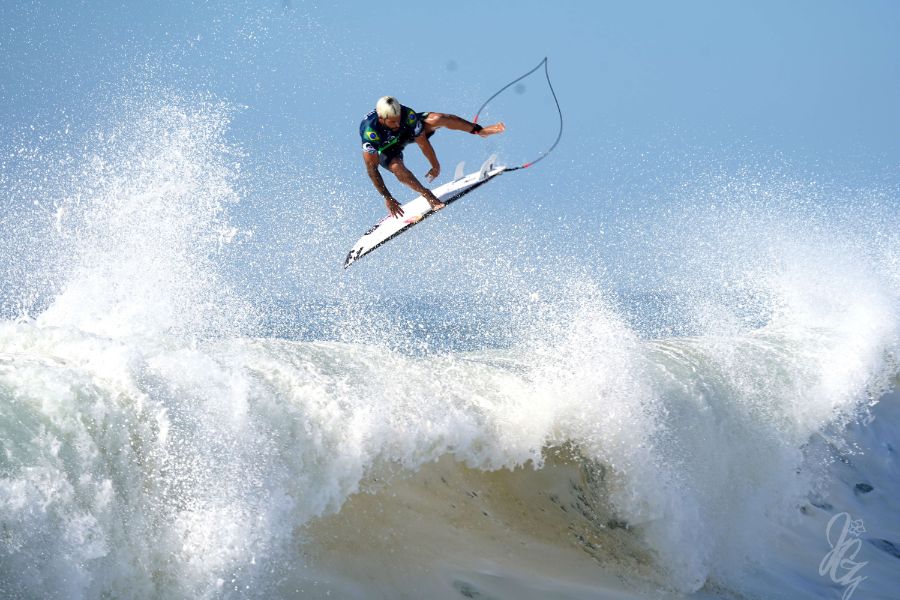 Italo Ferreira at the Quiksilver Pro in France