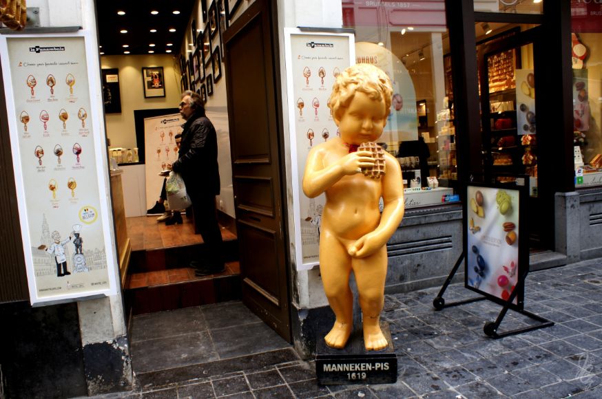Manneken Pis in front of a waffle shop in Brussels