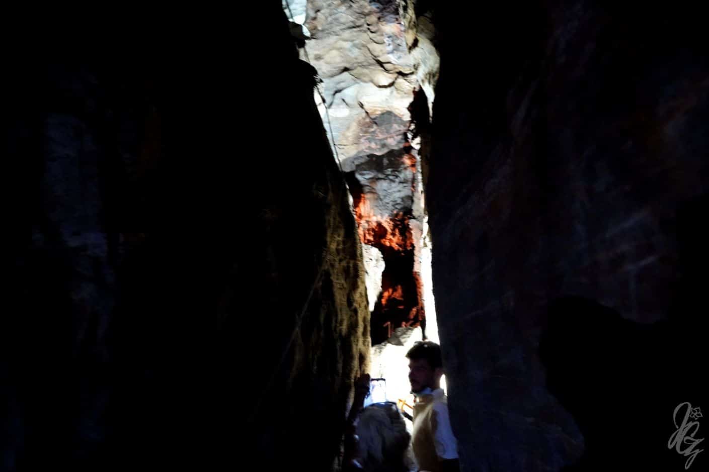 Play with light in a cave