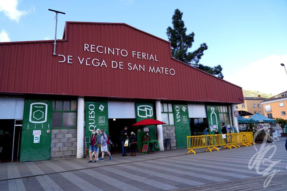 This market is one of the most popular markets amongst locals. Every weekend, local products ranging from fruits and vegetables to bread and cheese, are available for purchase at San Mateo market. The town itself is worth a visit and has a beautiful church and town centre. Type of products: fruits, vegetables, local products Opening hours: Saturdays from 8am to 8pm, Sundays from 8am to 2.30 pm