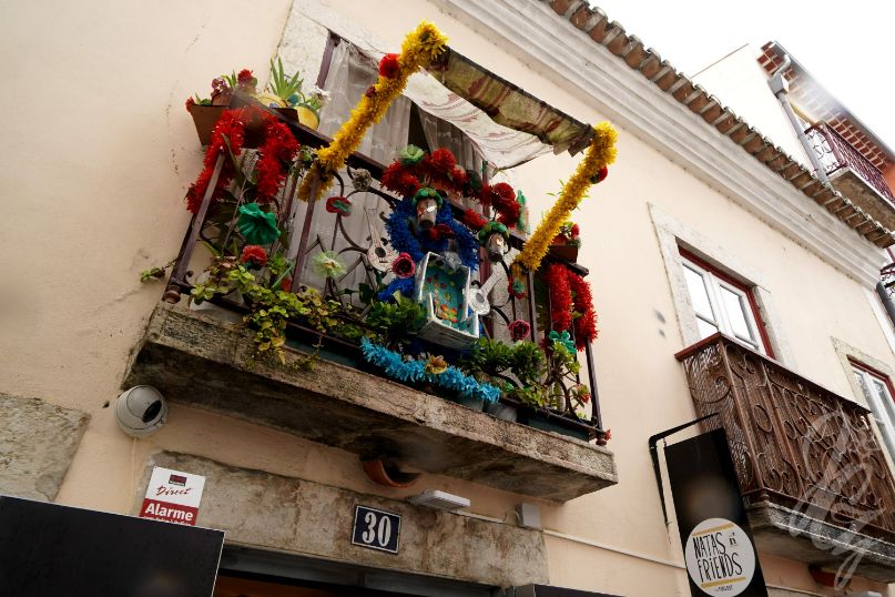 Decorative balcony near the castle in Lisbon