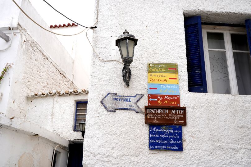 street signs in Dryopida