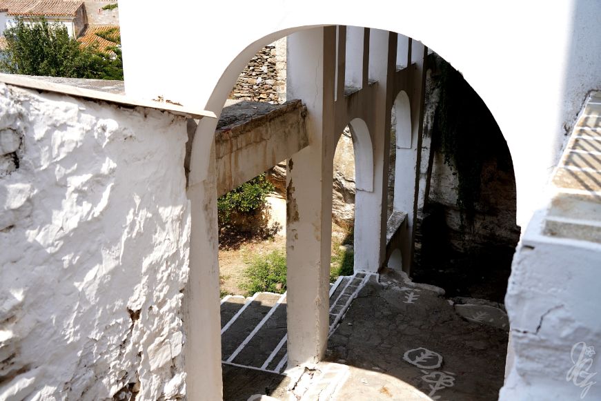 Old buildings in Dryopida