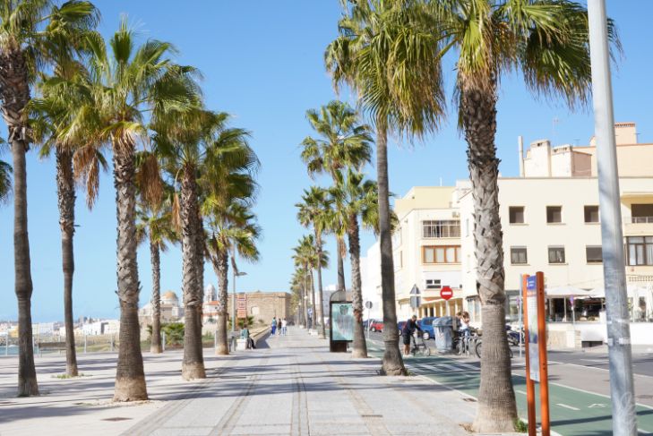 The promenade along the beach in Cadiz