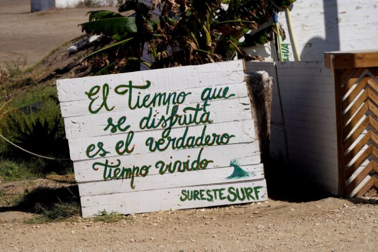 Sign in El Palmar about enjoying life