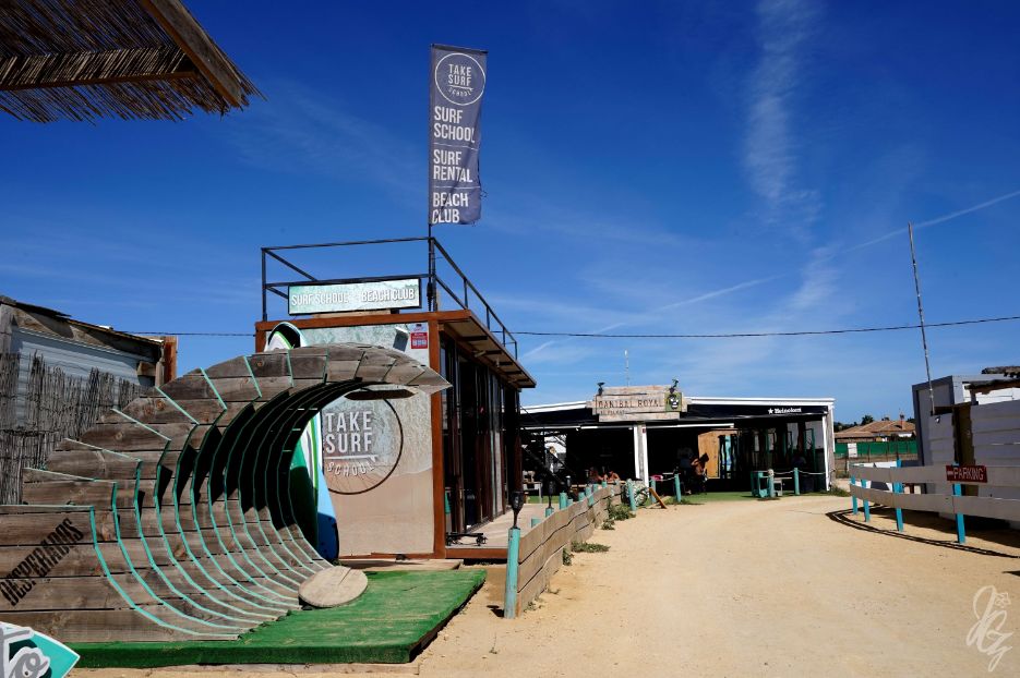 Take surf school in El Palmar and the bar Canibal Royal