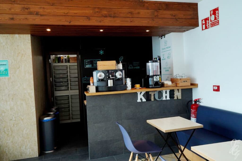 The kitchen at Take Hostel Conil