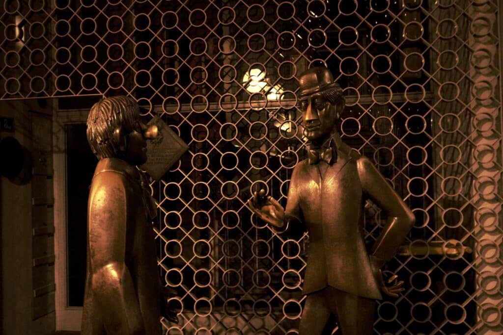 Statues of Tuennes and Schael in Cologne
