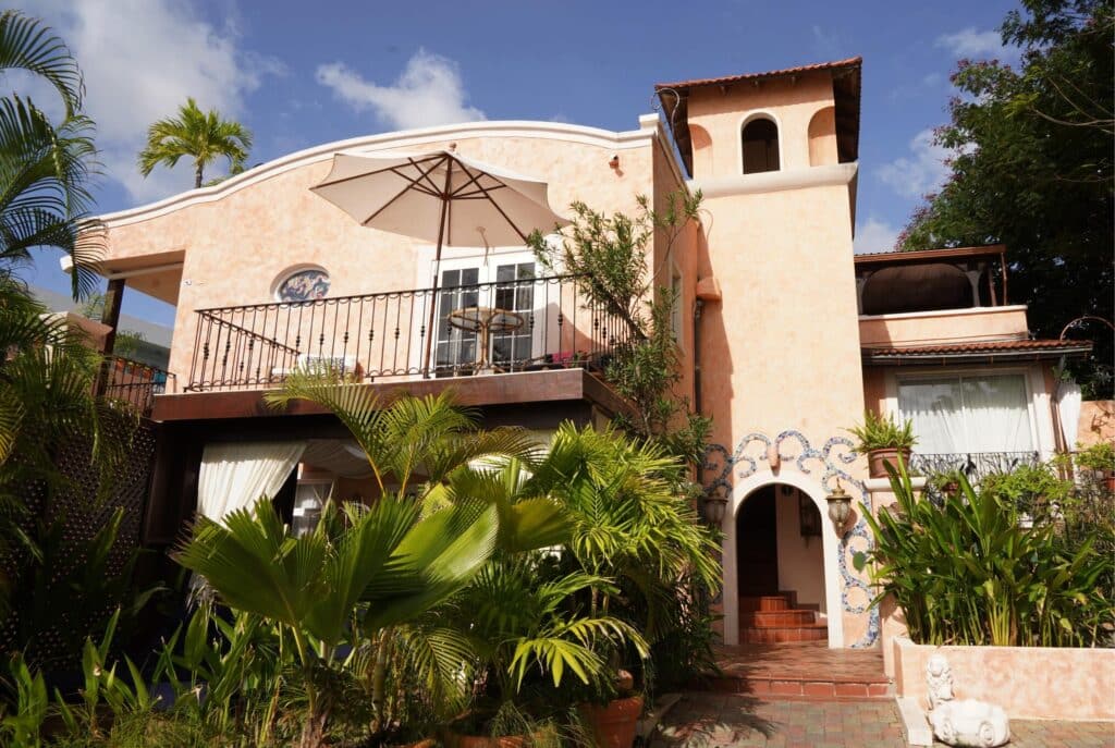 Hotel and Cafe Luna in Oistins, Barbados