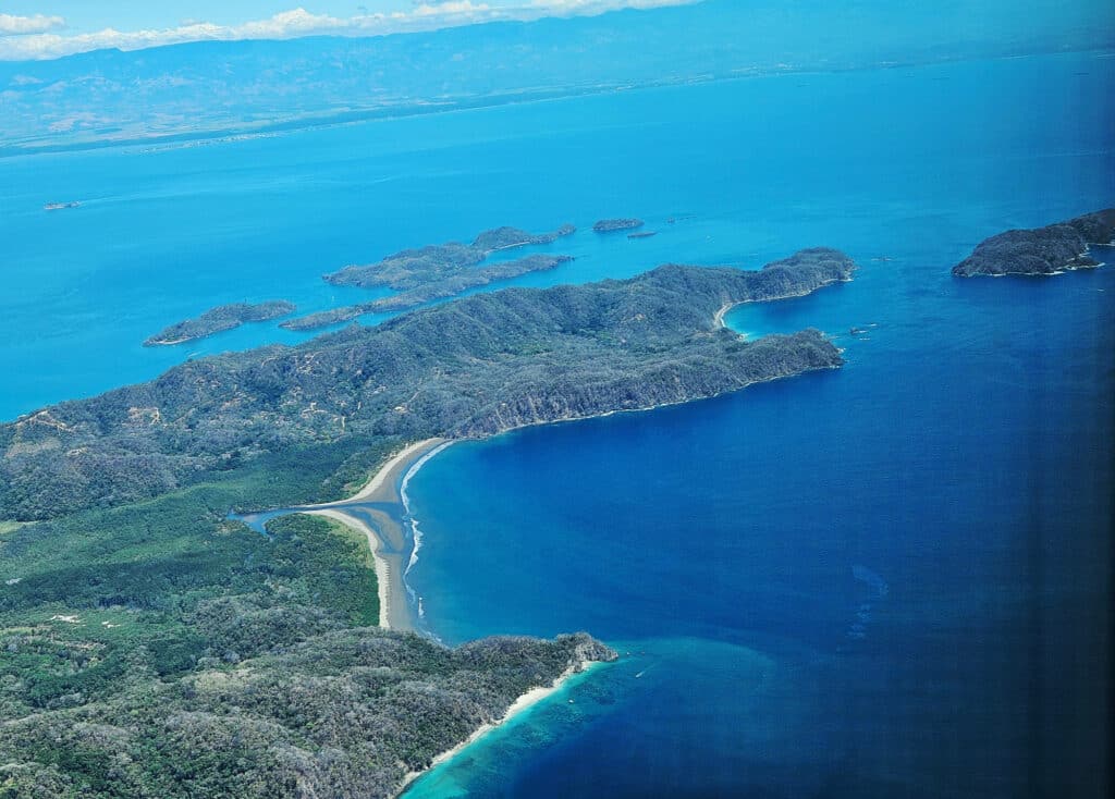 Views from inside the airplane from Cobano to San Jose