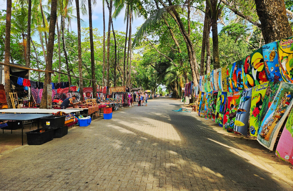 Street vendors in Dominical
