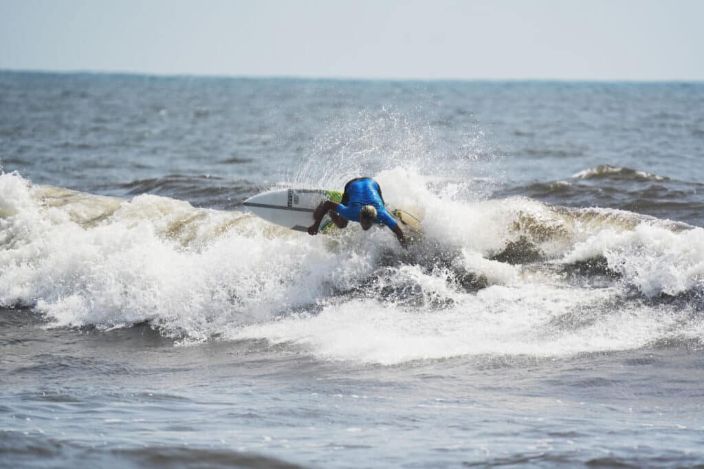 Surfing in El Paredón