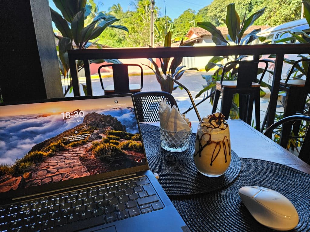 Working from Cafe Moka in Pipa