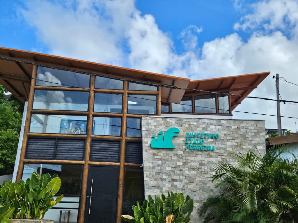 Surf school by Italo Ferreira in Baia Formosa